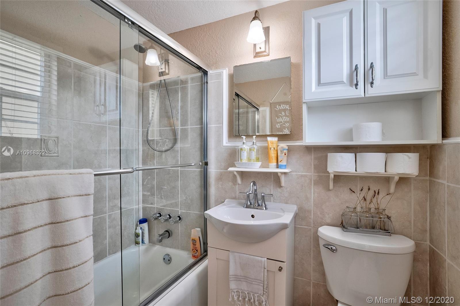 2755 Northeast 28th Avenue, Unit A4 Lighthouse Point, FL 33064 - Photo 13 of 37