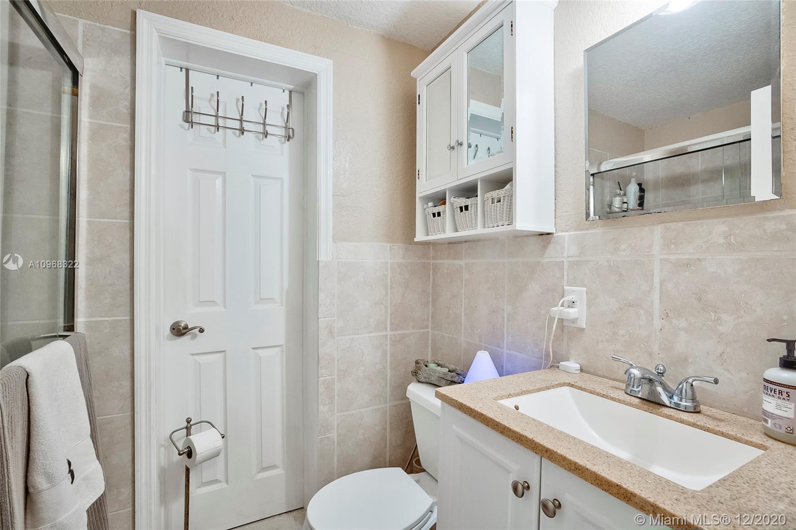 2755 Northeast 28th Avenue, Unit A4 Lighthouse Point, FL 33064 - Photo 17 of 37