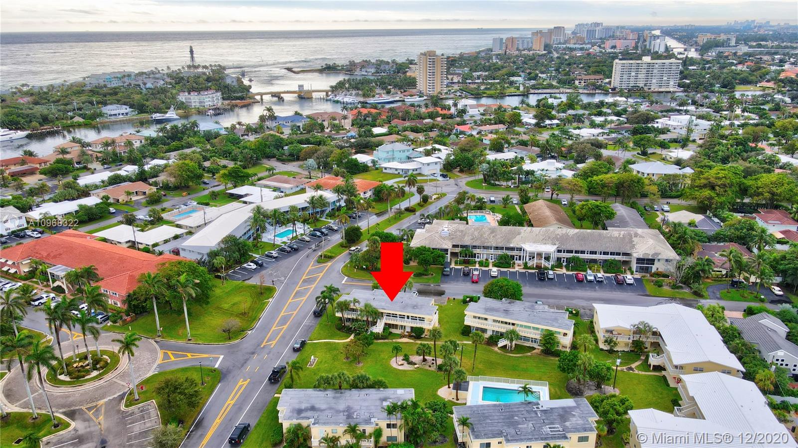2755 Northeast 28th Avenue, Unit A4 Lighthouse Point, FL 33064 - Photo 4 of 37