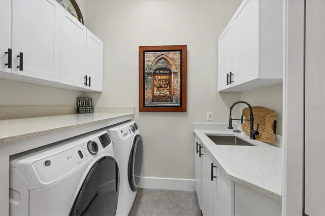 a view of a garden in the back yard