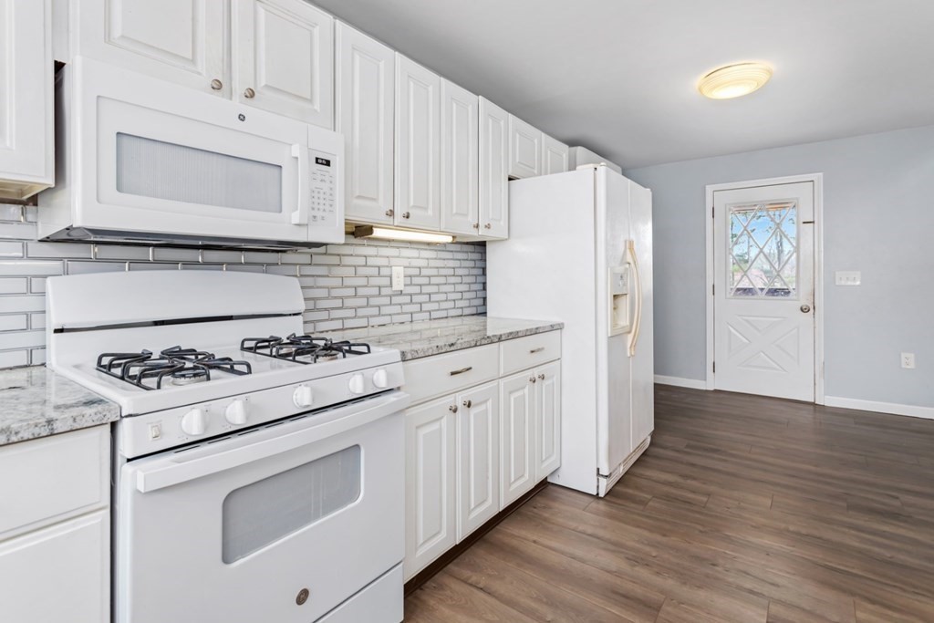 9 Highland Road Middleton, MA 01949 - Photo 16 of 25 Gallery Image 16