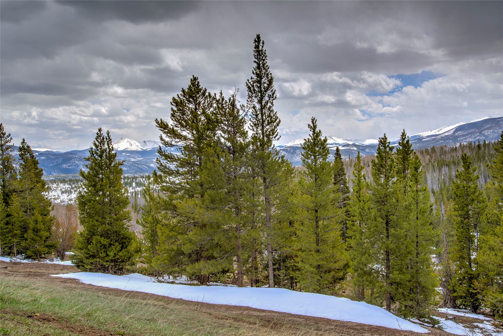 94300 Ryan Gulch Road, Unit 301 Silverthorne, CO 80498 - Photo 20 of 35 a view of a yard and mountain view