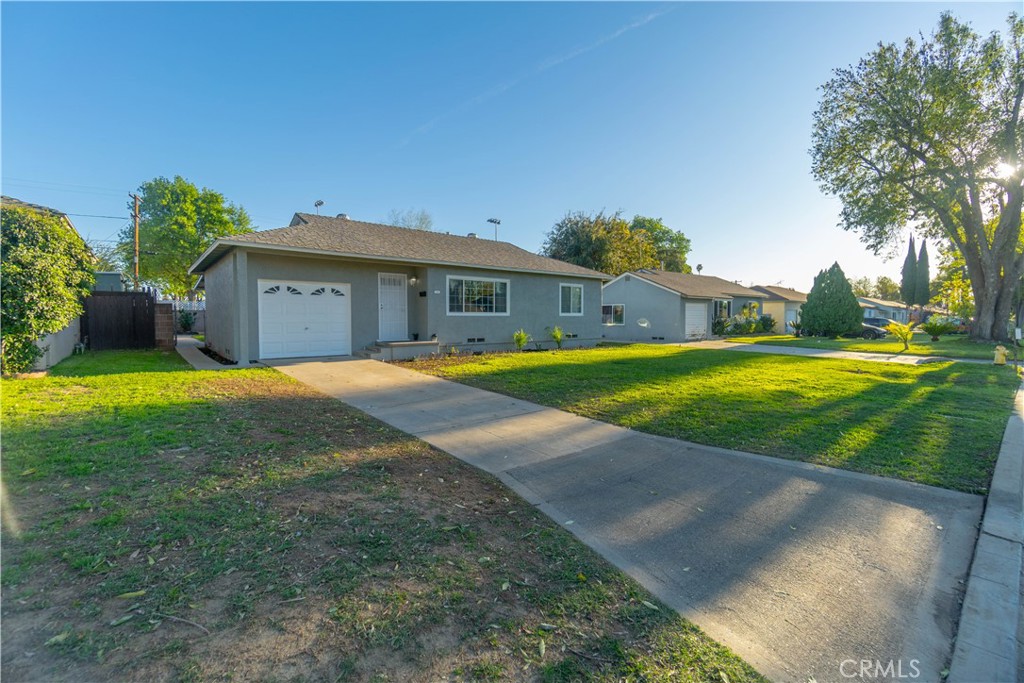 7796 Sycamore Avenue Riverside, CA 92504 - Photo 2 of 26 a view of a house with swimming pool and yard