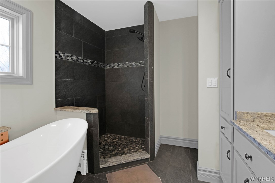 4775 Ransom Road Clarence, NY 14031 - Photo 24 of 49 Primary Bath