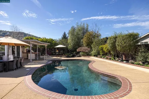$1,995,000 | 136 Shuey Drive, Moraga, CA 94556