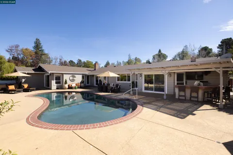 $1,995,000 | 136 Shuey Drive, Moraga, CA 94556