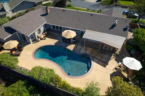 $1,995,000 | 136 Shuey Drive, Moraga, CA 94556