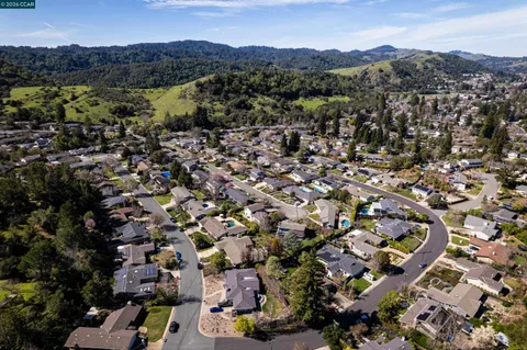 $1,995,000 | 136 Shuey Drive, Moraga, CA 94556