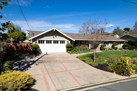 $1,995,000 | 136 Shuey Drive, Moraga, CA 94556