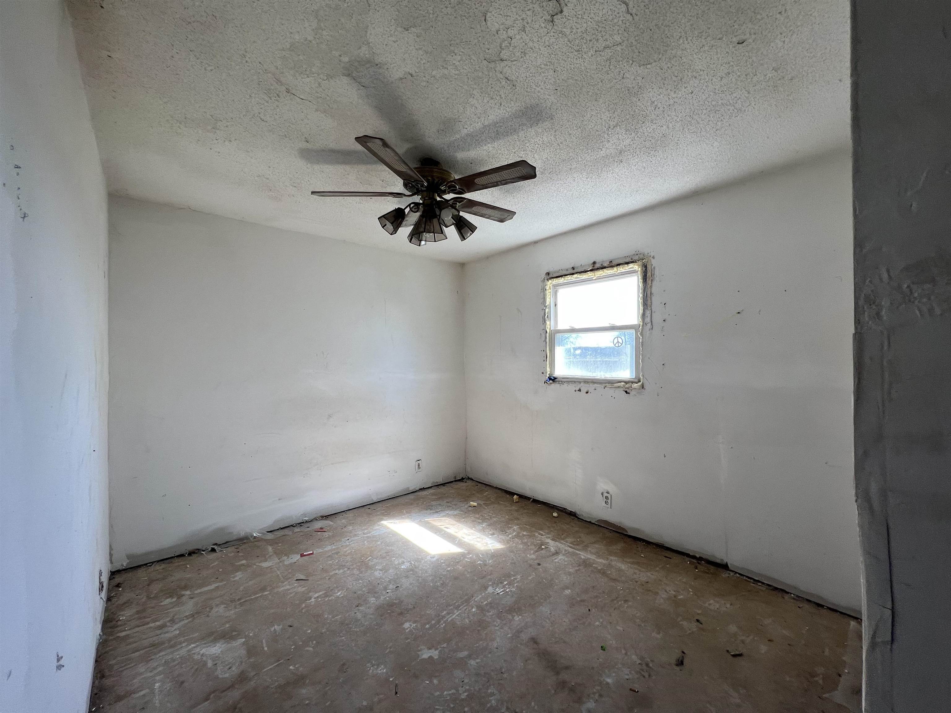 2857 Il Route Thomson, IL 61285 - Photo 14 of 30 an empty room with a window