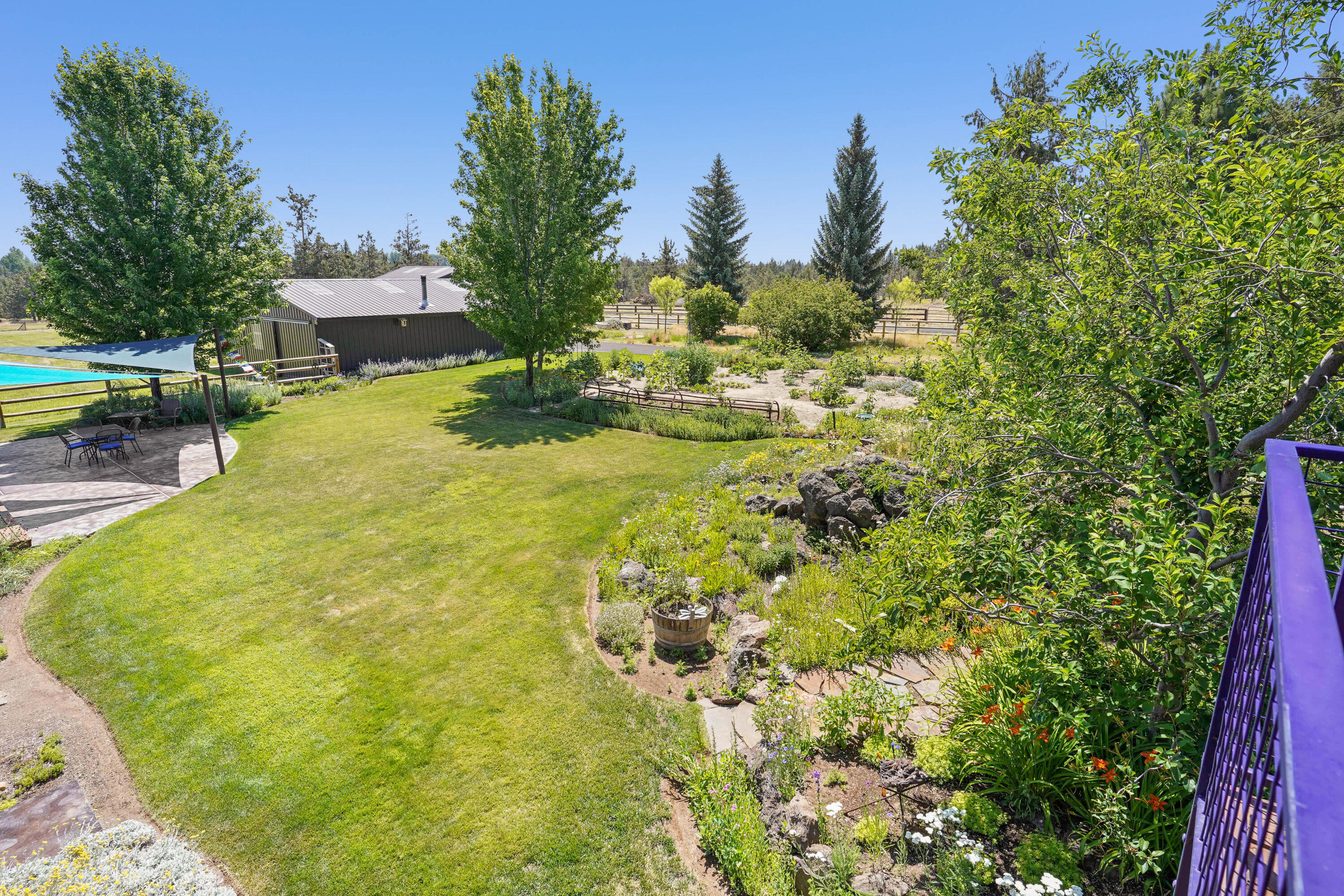 18740 Ridgecrest Road Bend, OR 97703 - Photo 47 of 65 44