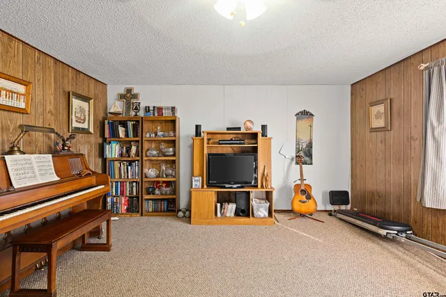 a view of a livingroom with furniture