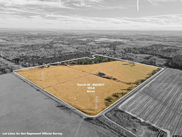 a view of a tennis court