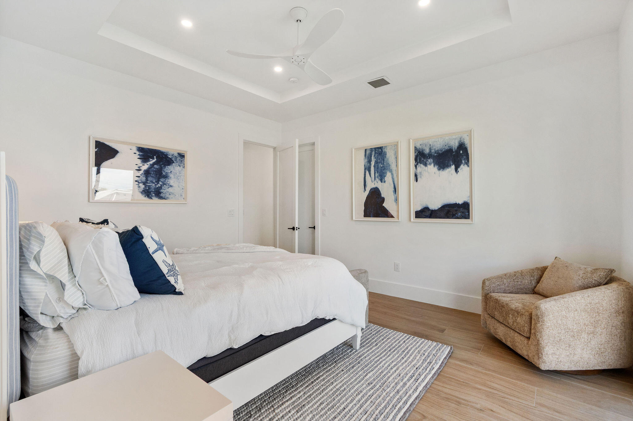 1002 Snapper Lane Key Largo, FL 33037 - Photo 37 of 106 a bedroom with a bed and a couch