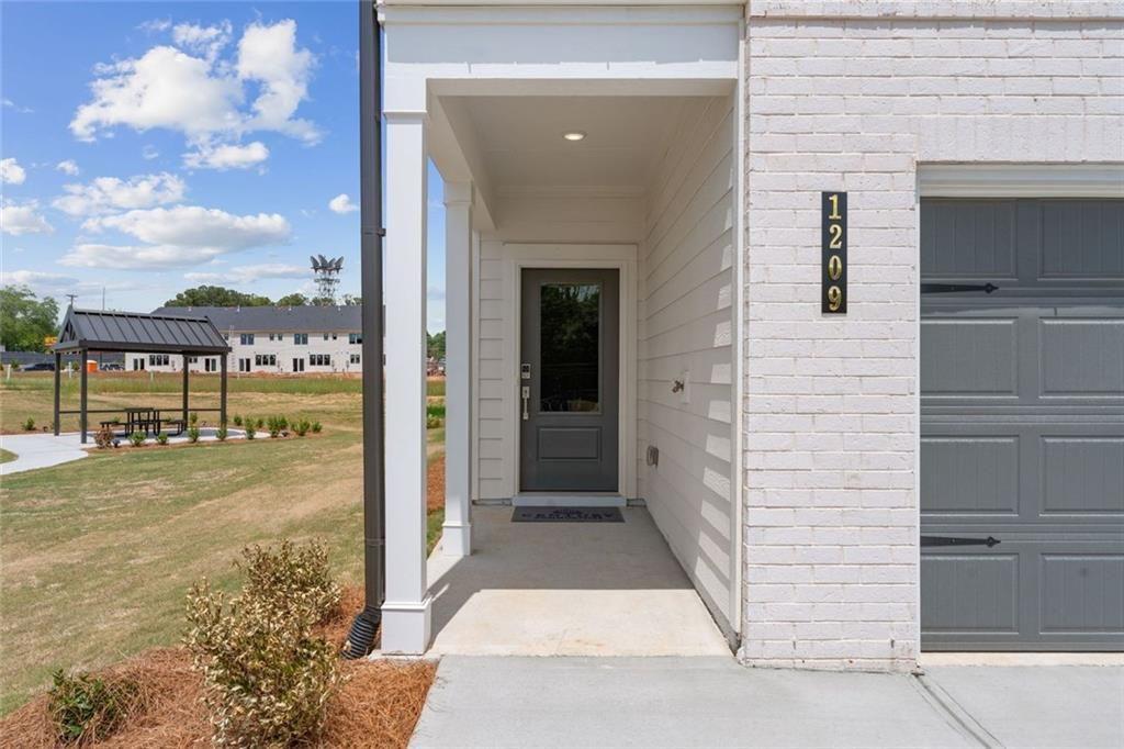 1319 Farmers Loop Marietta, GA 30008 - Photo 4 of 20