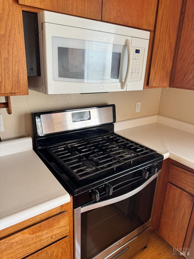 4553 Stony Point Road Santa Rosa, CA 95407 - Photo 9 of 26 Microwave and oven/stove combo