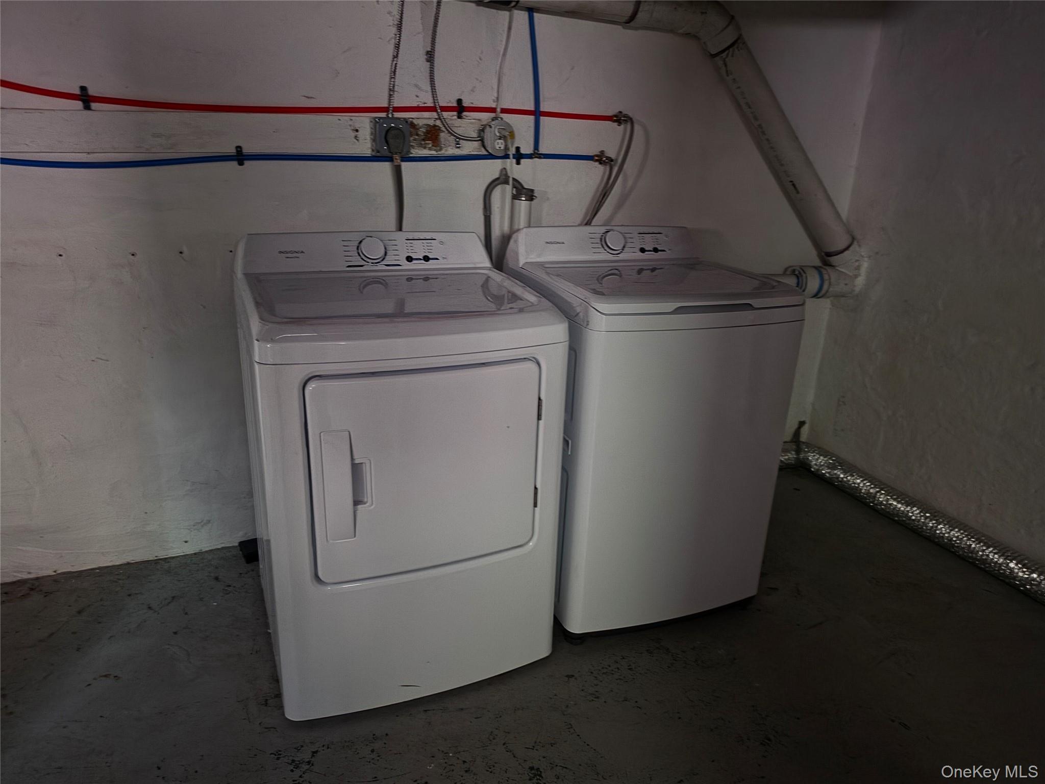 7 Stone Ridge Road Tuxedo Park, NY 10987 - Photo 26 of 33 a utility room with dryer and washer