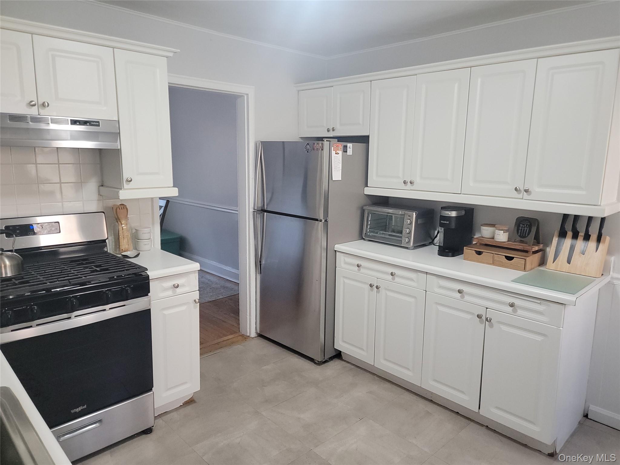7 Stone Ridge Road Tuxedo Park, NY 10987 - Photo 10 of 33 a kitchen with cabinets appliances and a counter space
