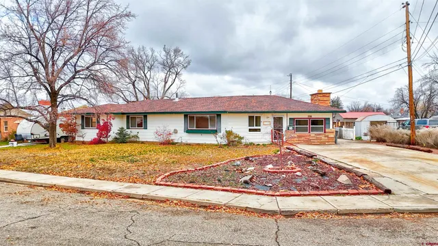 a front view of house with yard