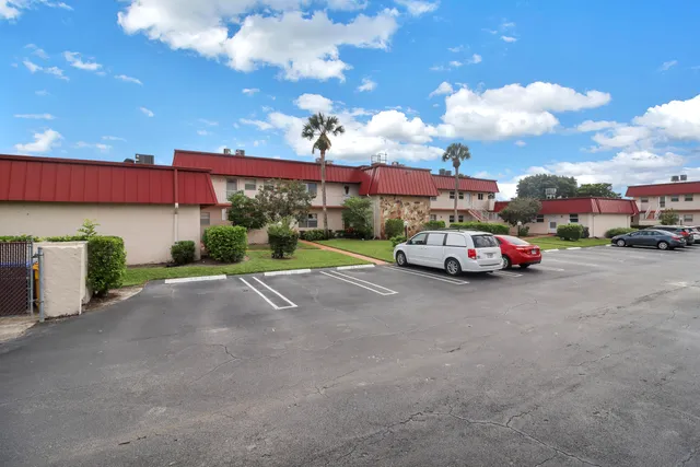 $165,000 | 12016 Greenway Circle South, Unit 204, Royal Palm Beach, FL 33411