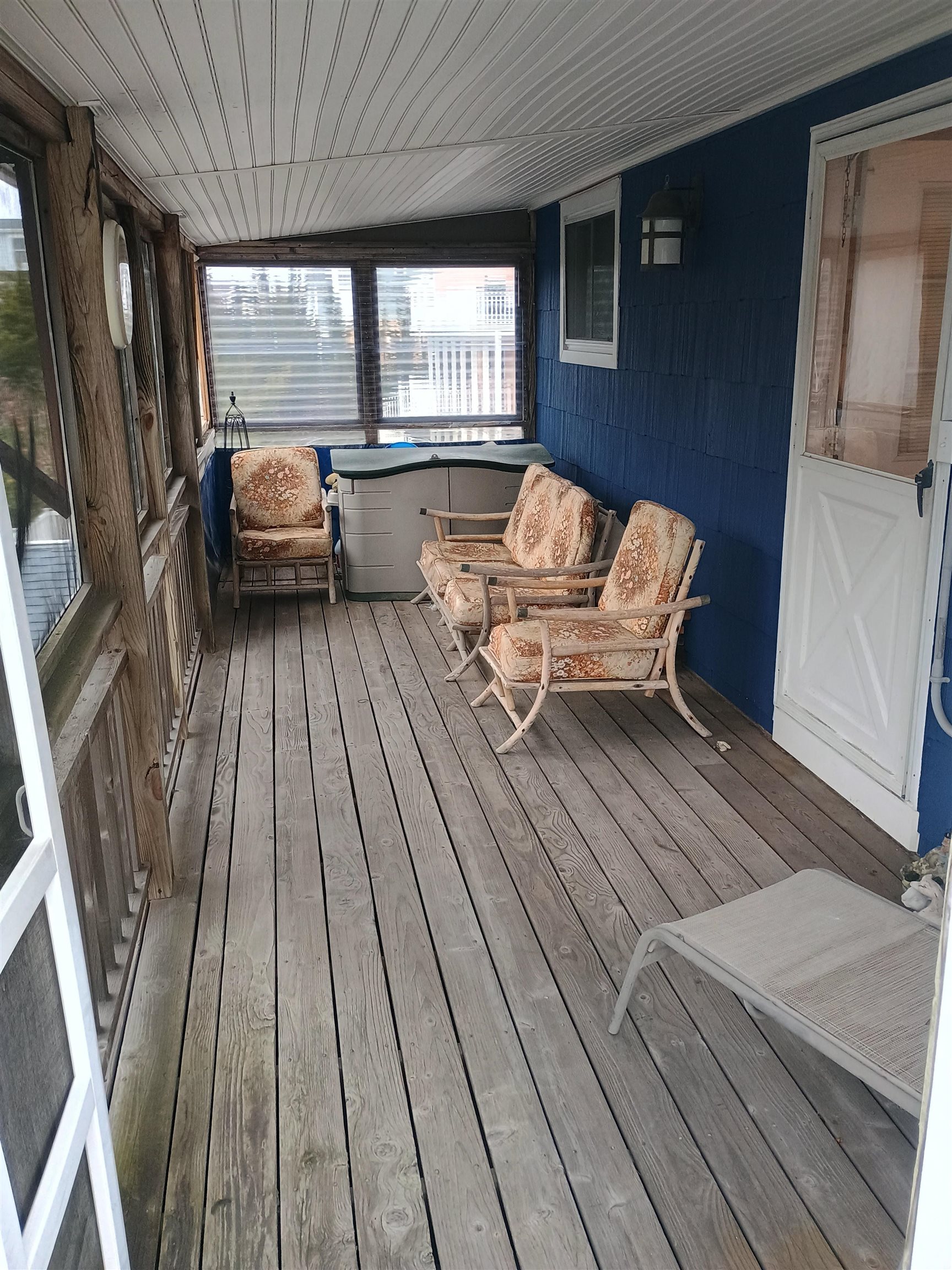 386 24th Street, Unit UPPR Avalon, NJ 08202 - Photo 32 of 34 a living room with furniture and a fireplace