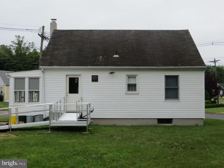 38 Collins Road Hamilton, NJ 08619 - Photo 2 of 20 Exterior Back