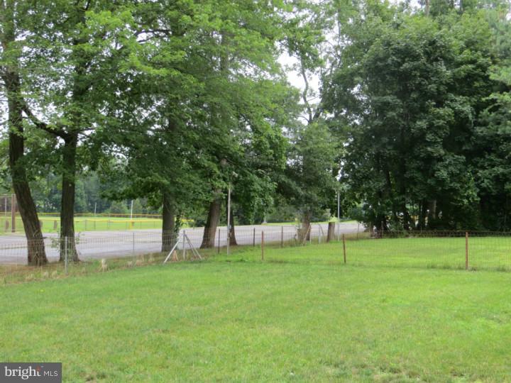 38 Collins Road Hamilton, NJ 08619 - Photo 19 of 20 View in Back