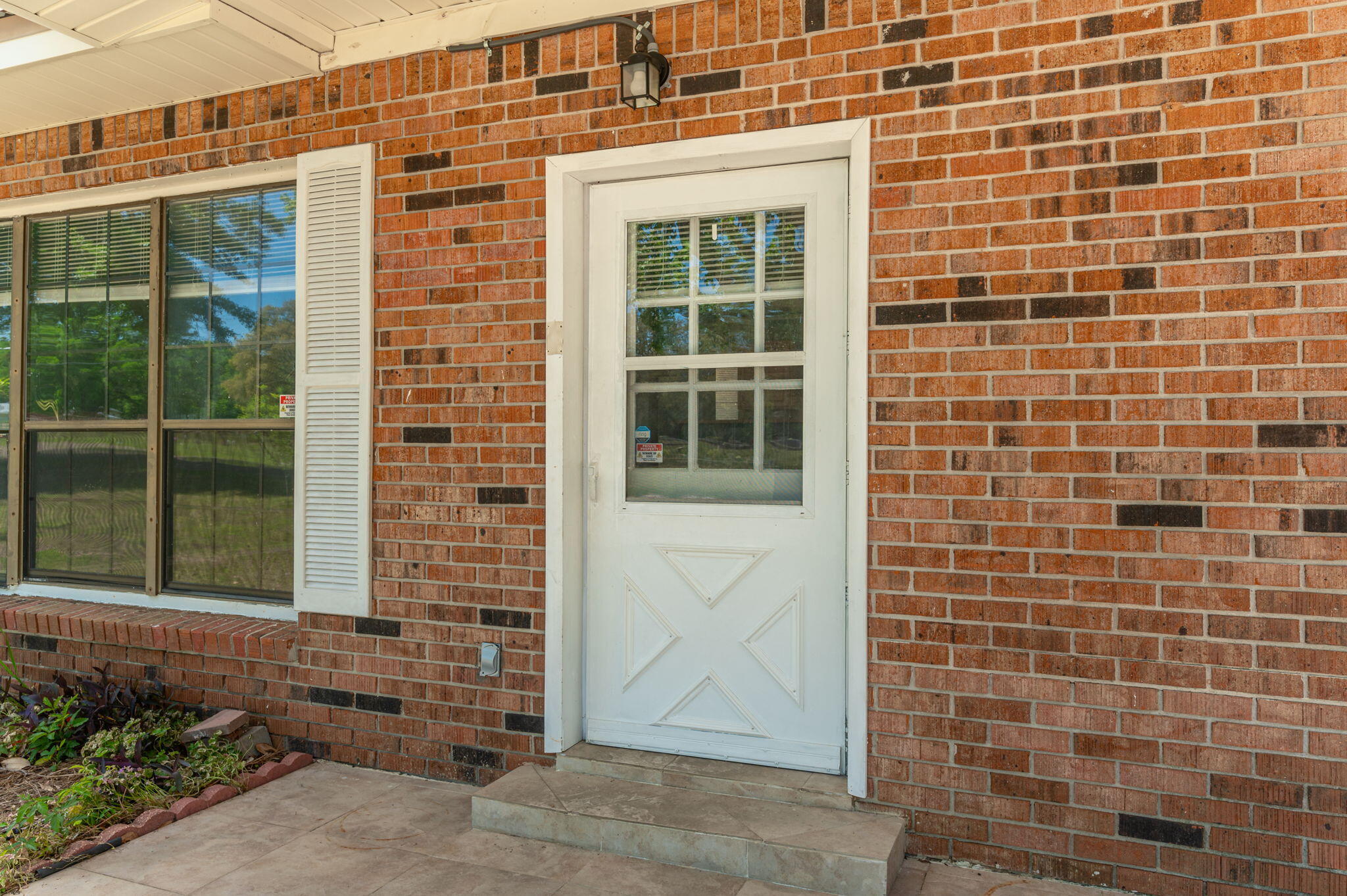 101 Seminole Trail Crestview, FL 32536 - Photo 4 of 30 a front view of a house
