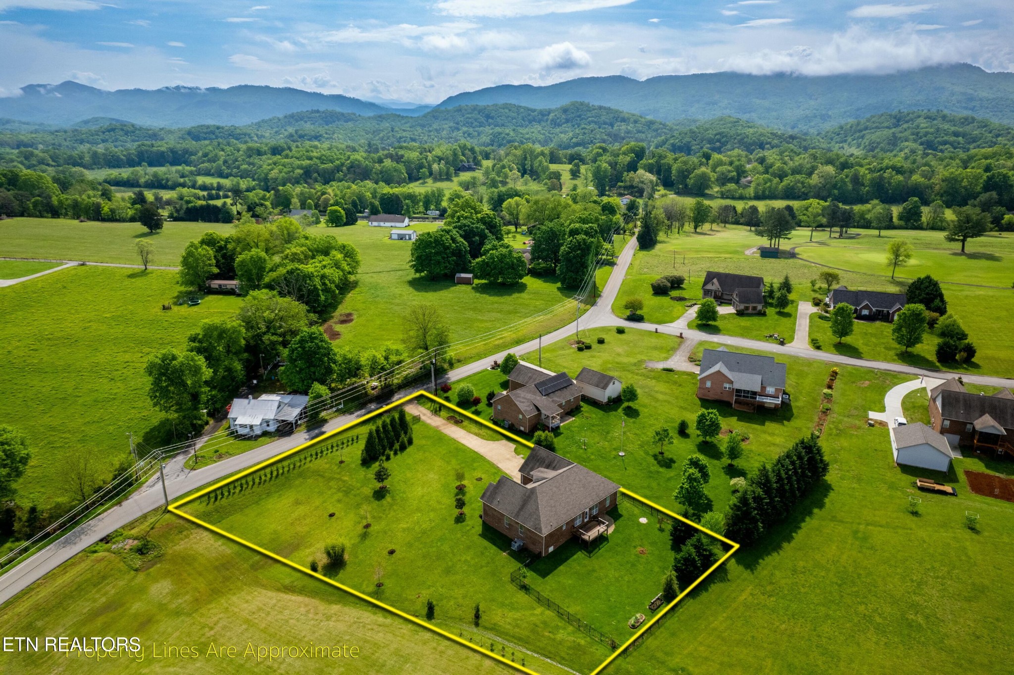 402 Lee Lambert Road Maryville, TN 37803 - Photo 2 of 41 a view of a tennis court