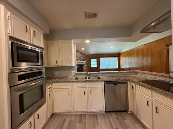 $2,000 | 422 Gamewood Drive, Spring, TX 77386