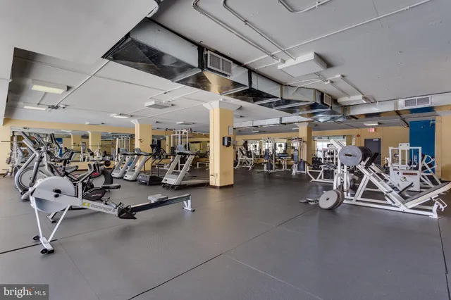 a building view with outdoor space