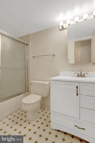 $1,600 | 4600 South Four Mile Run Drive, Unit 333, Arlington, VA 22204