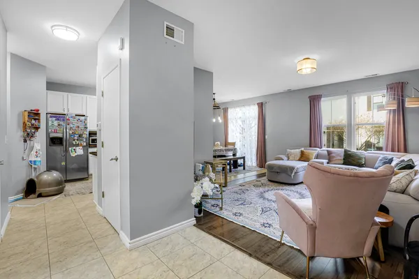 $318,000 | 2954 Falling Waters Lane, Lindenhurst, IL 60046