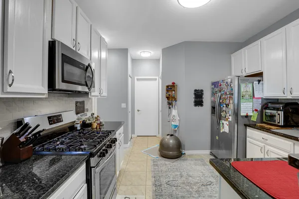 $318,000 | 2954 Falling Waters Lane, Lindenhurst, IL 60046