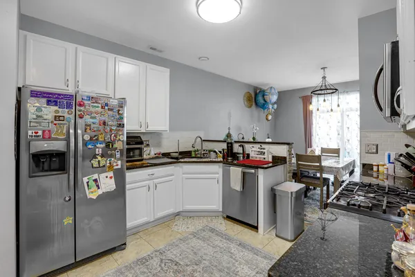 $318,000 | 2954 Falling Waters Lane, Lindenhurst, IL 60046