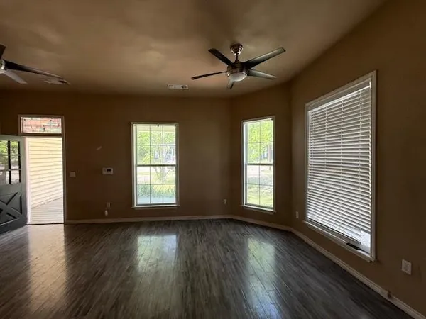 $187,000 | 312 Poplar Street, Italy, TX 76651