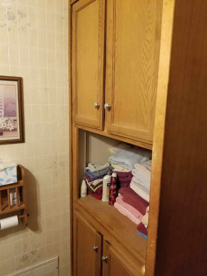 8452 North Clio Road Mount Morris, MI 48458 - Photo 17 of 23 21380103-16.JPG