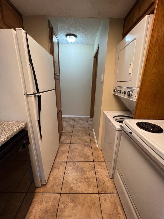 3506 Speedway, Unit 101 Austin, TX 78705 - Photo 23 of 31 a view of a kitchen with refrigerator and microwave