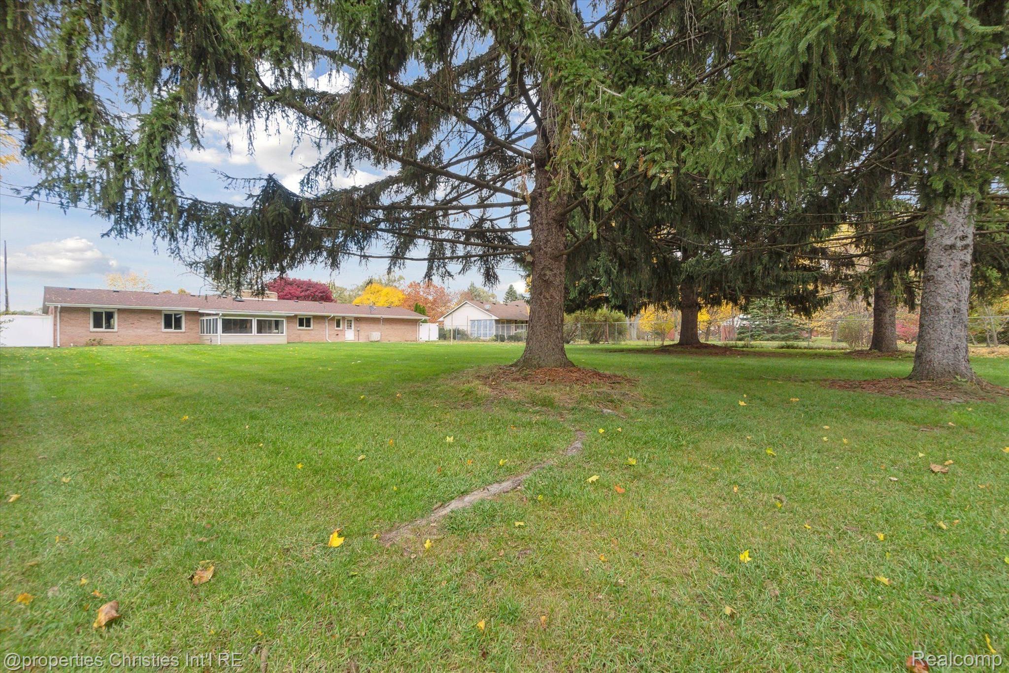 728 Devonshire Road Fowlerville, MI 48836 - Photo 40 of 51 Gallery Image 40