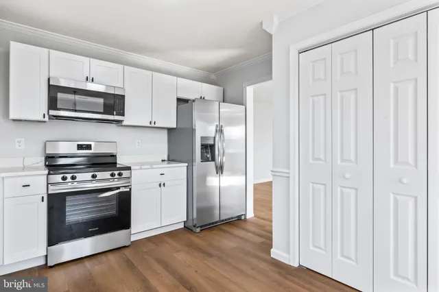 a view of empty room with windows