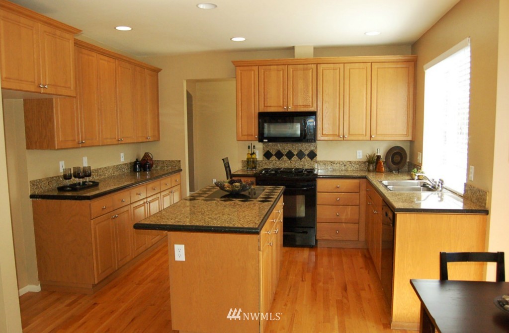 2816 202nd Street Southeast Bothell, WA 98012 - Photo 4 of 18