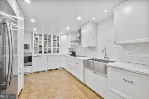 $565,000 | 4601 North Park Avenue, Unit 1118, Chevy Chase, MD 20815