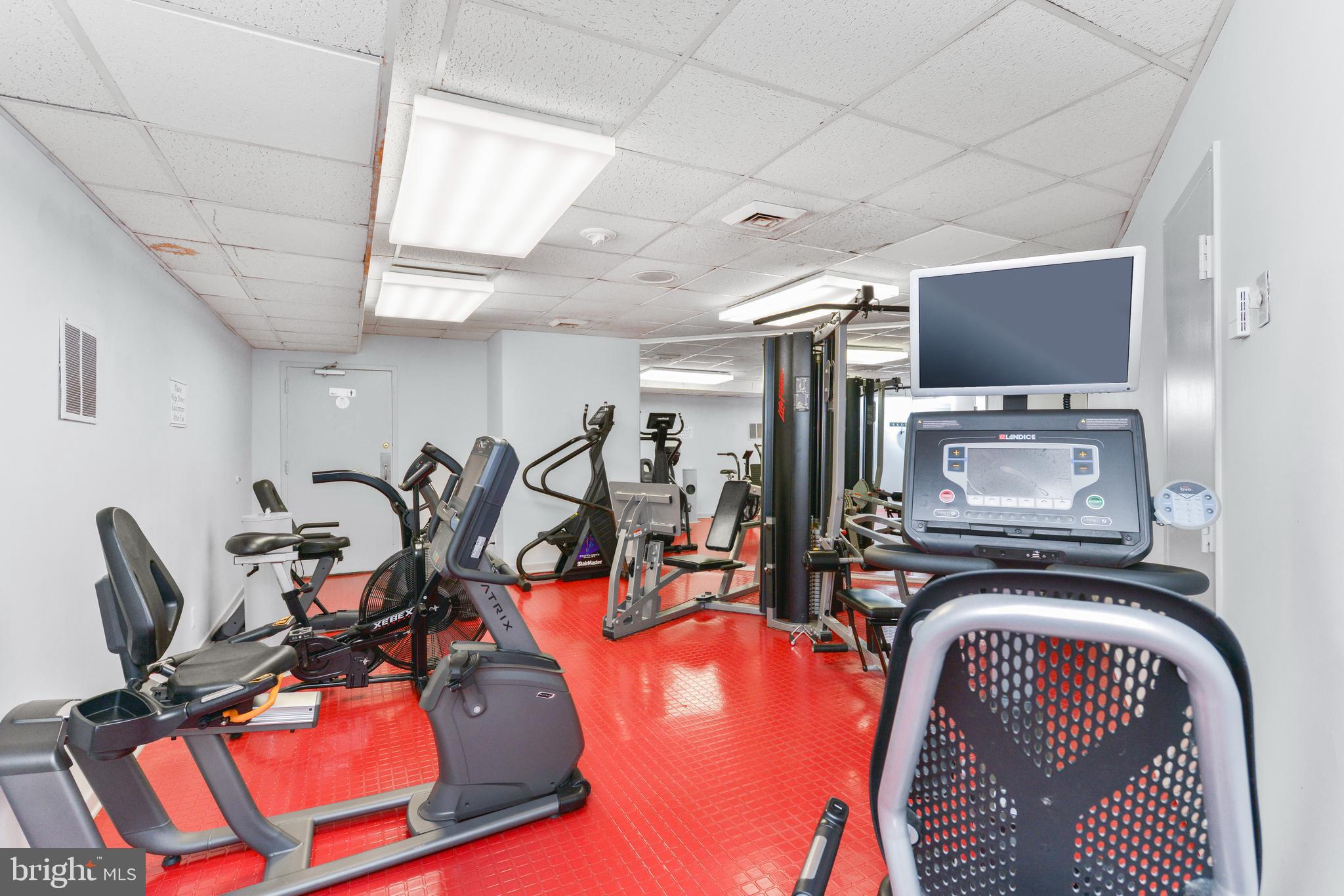4601 North Park Avenue, Unit 1118 Chevy Chase, MD 20815 - Photo 23 of 30 a room with gym equipment and mirror