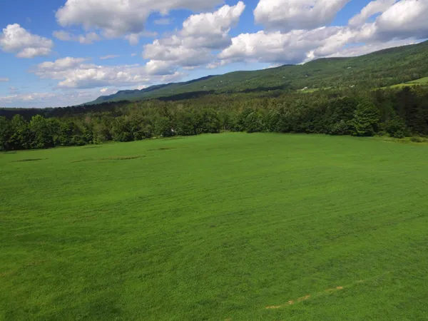 $685,000 | 813 Plunkton Road, Warren, VT 05674