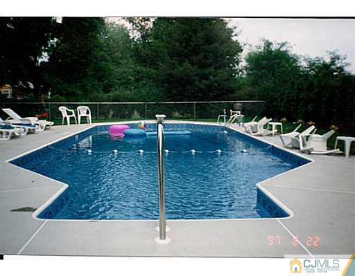 29 Orchard Road Middlesex, NJ 08846 - Photo 17 of 25