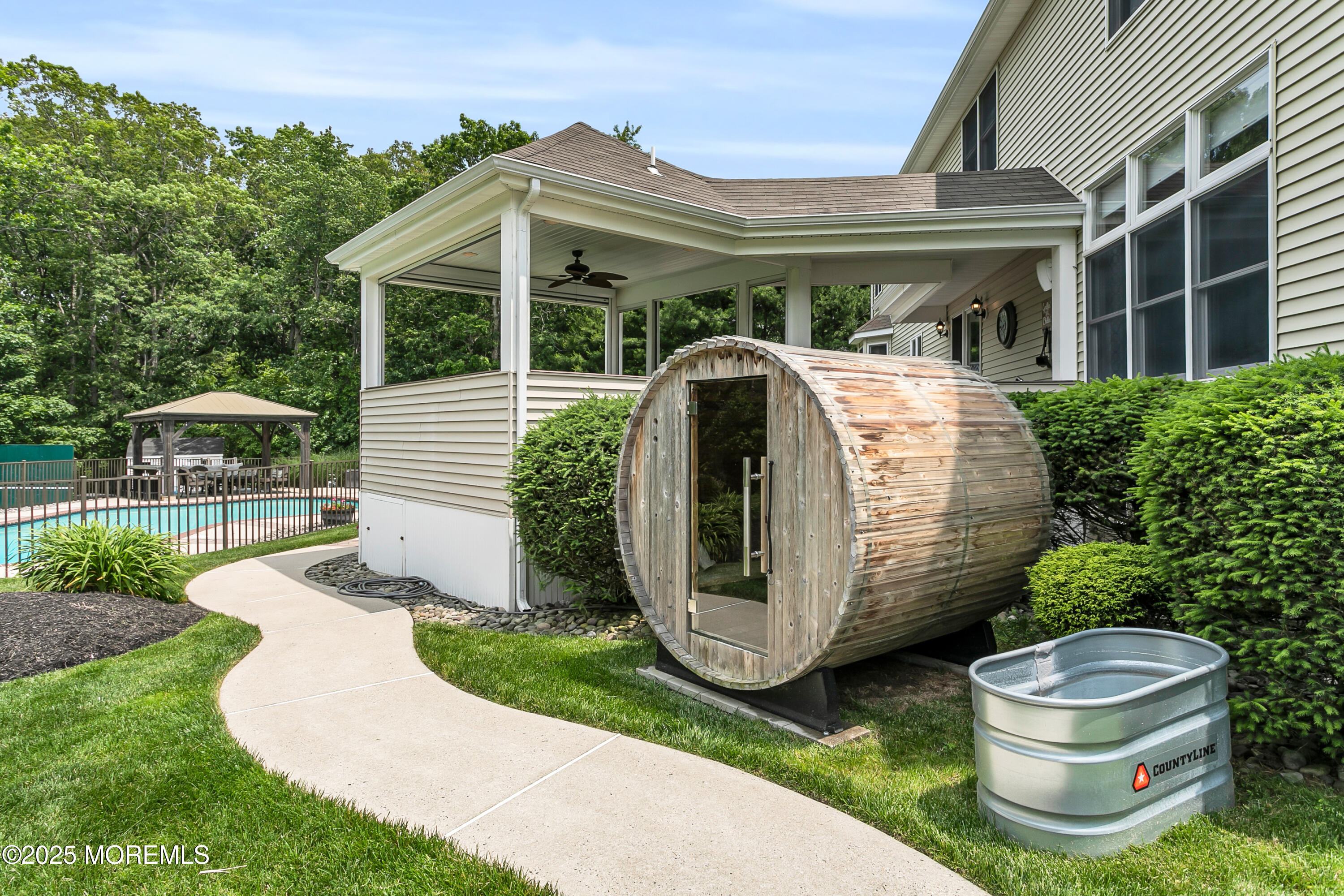 529 Woodview Road Toms River, NJ 08755 - Photo 73 of 85 529 Woodview Rd