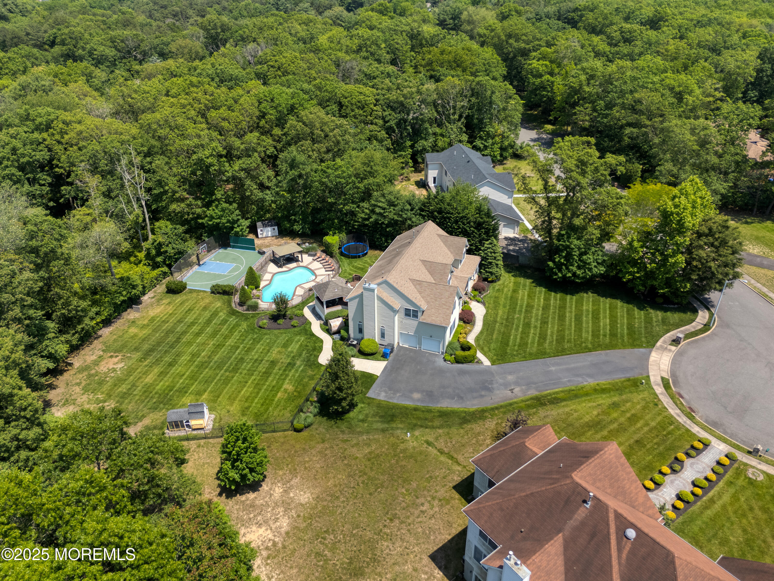 529 Woodview Road Toms River, NJ 08755 - Photo 80 of 85 an aerial view of a house with a yard