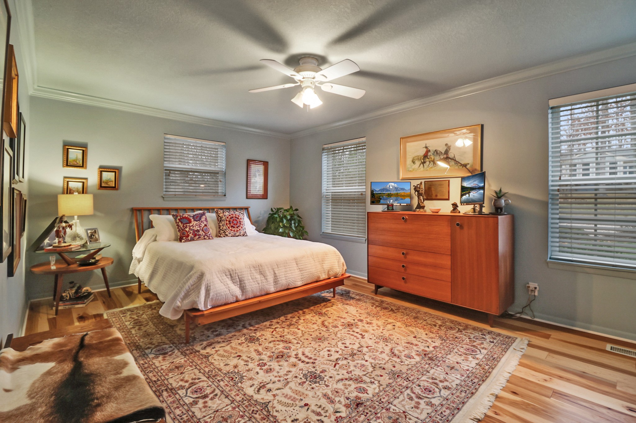 138 Rutgers Circle Crossville, TN 38558 - Photo 22 of 45 a bed room with a bed and a dresser