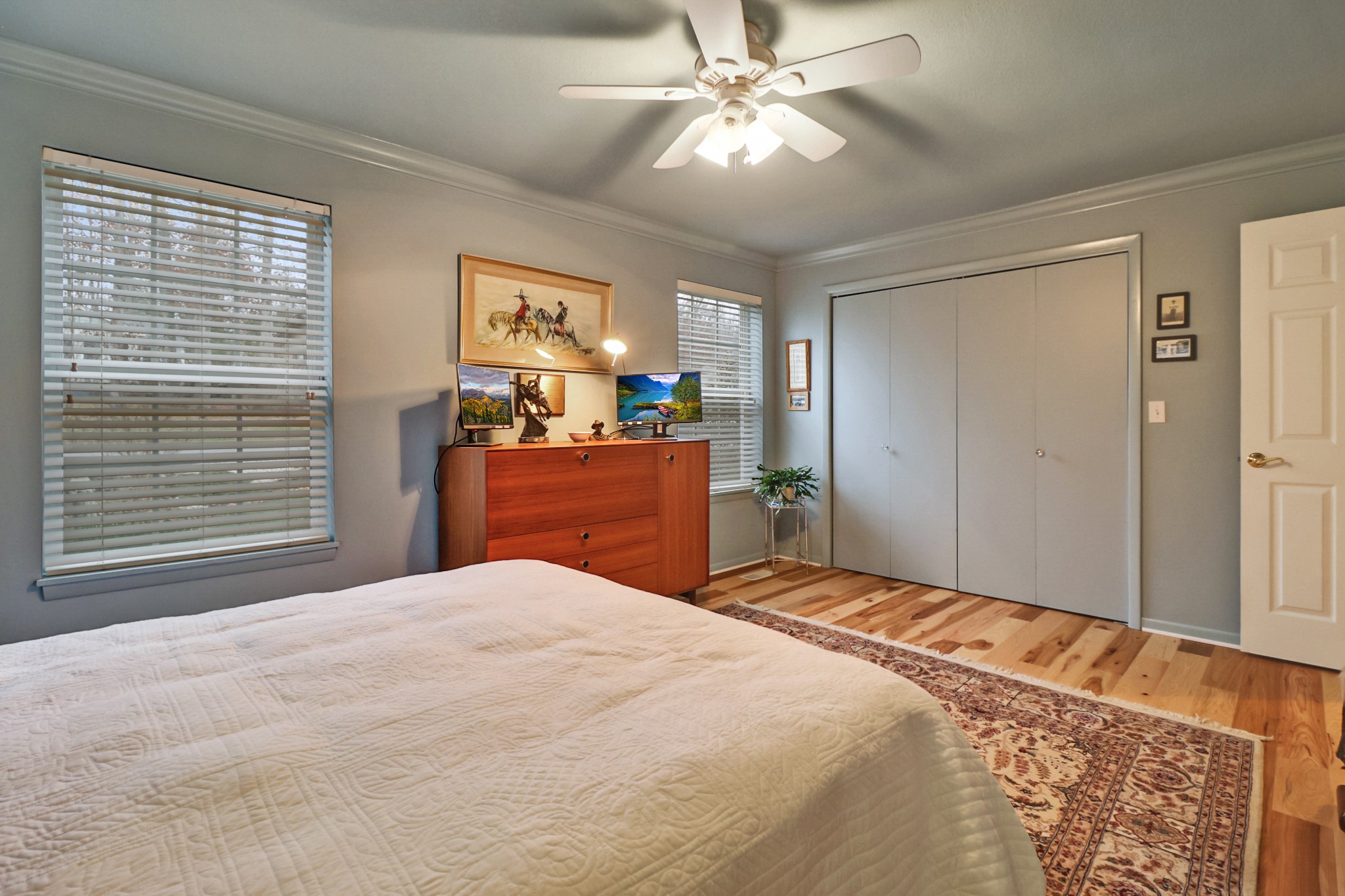 138 Rutgers Circle Crossville, TN 38558 - Photo 23 of 45 a bedroom with a large bed and a chandelier