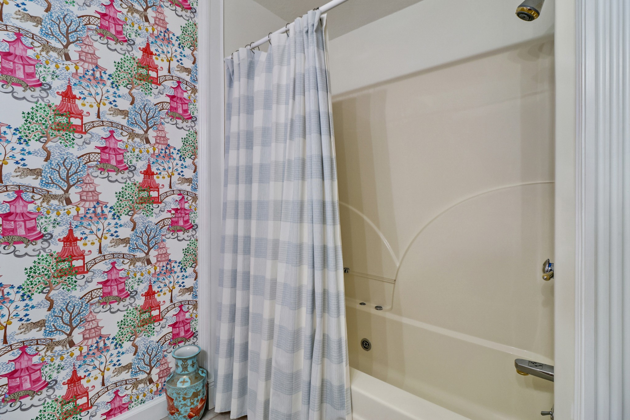 138 Rutgers Circle Crossville, TN 38558 - Photo 25 of 45 a bathroom with a shower curtain